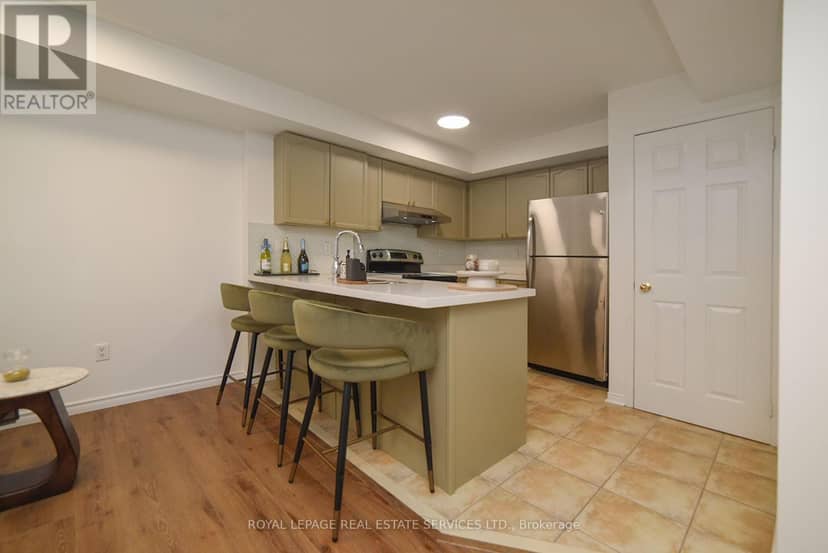 359 - 312 John Street — photo 11 of 24