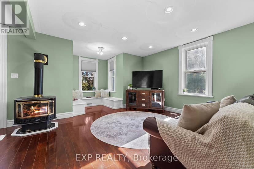 156 Margaret Street — photo 10 of 40