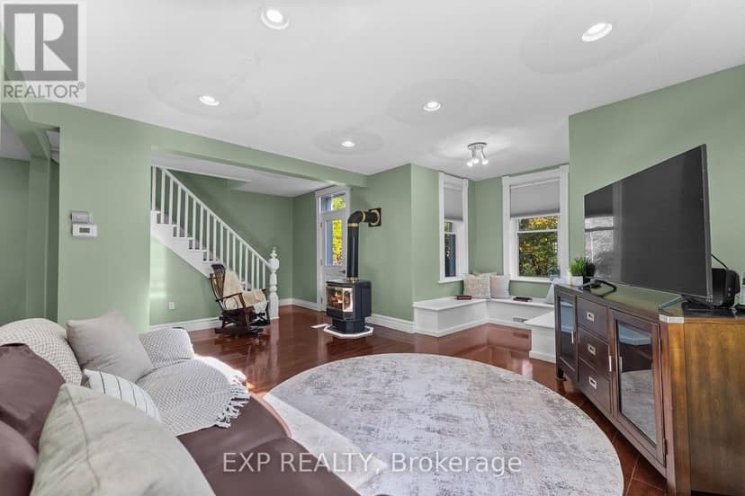 156 Margaret Street — photo 12 of 40