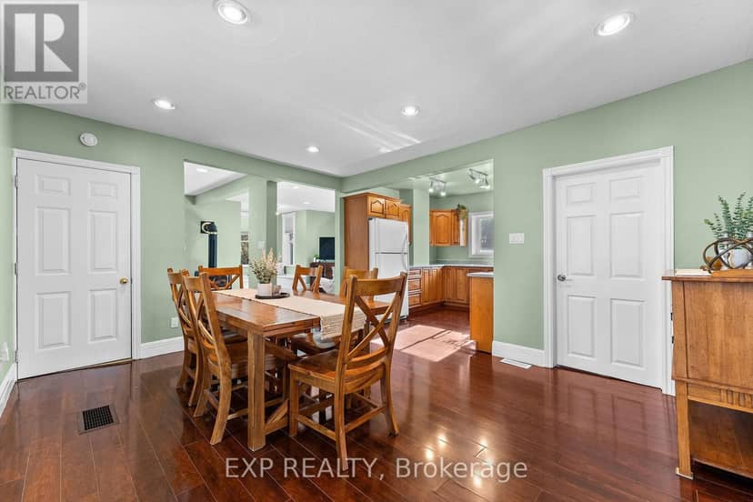 156 Margaret Street — photo 16 of 40
