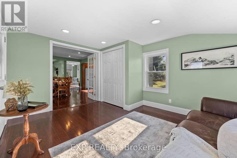 156 Margaret Street — photo 9 of 40