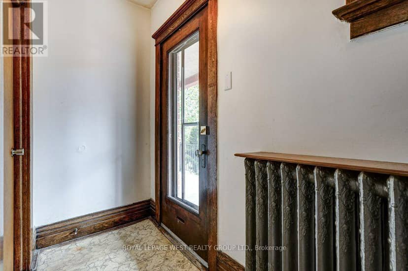 28 Concord Avenue, Toronto, photo 2