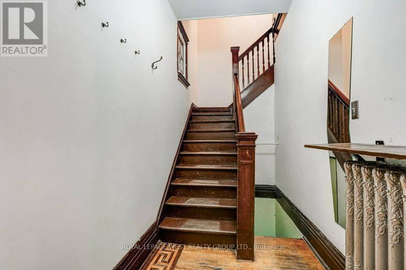 28 Concord Avenue, Toronto, photo 3