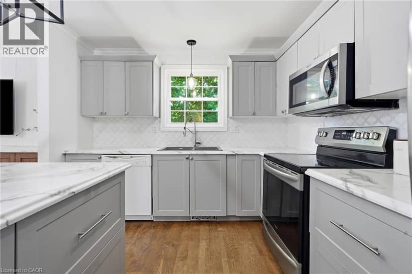 72 CRESTLYNN Crescent — photo 15 of 40