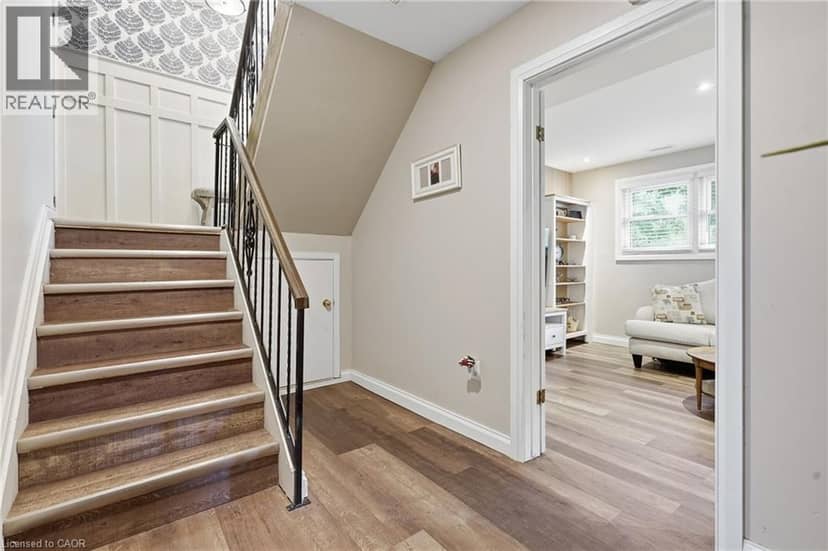 72 CRESTLYNN Crescent — photo 22 of 40