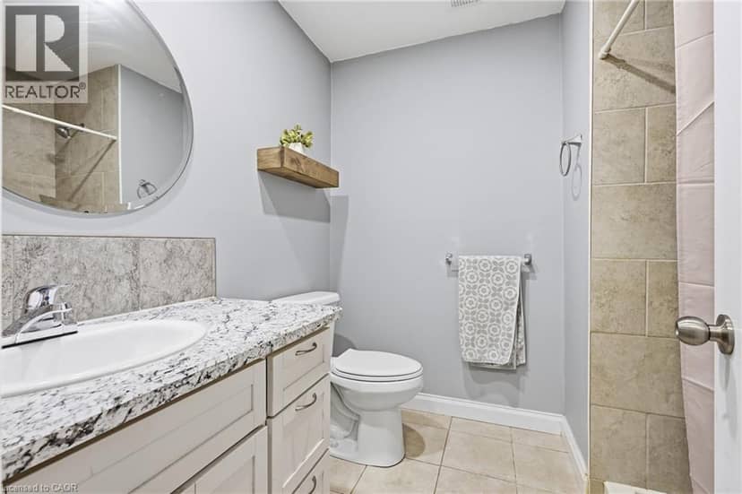 72 CRESTLYNN Crescent — photo 31 of 40