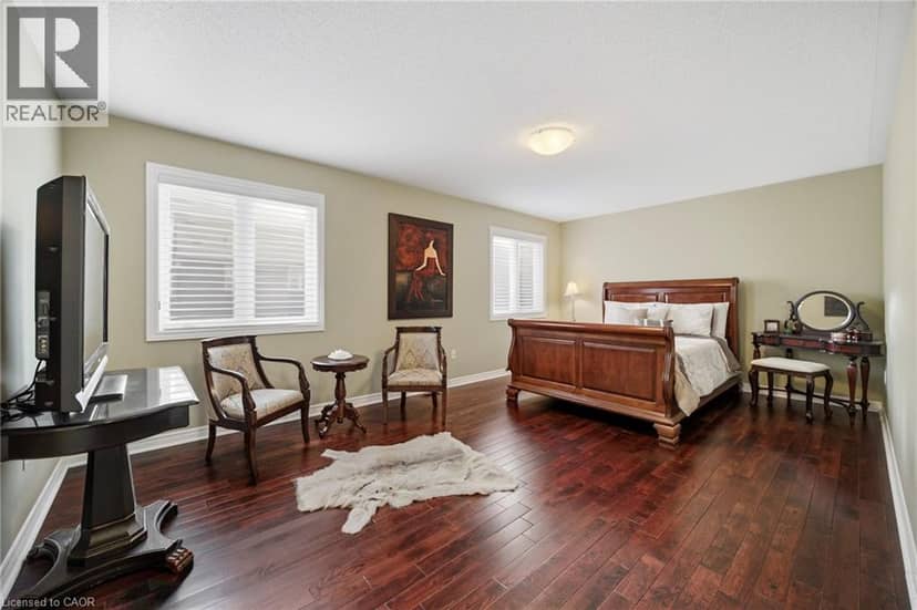 884 STOUTT Crescent — photo 30 of 40