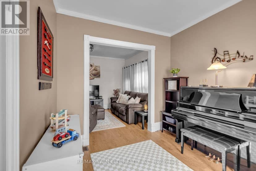 25 Usher Street — photo 4 of 20