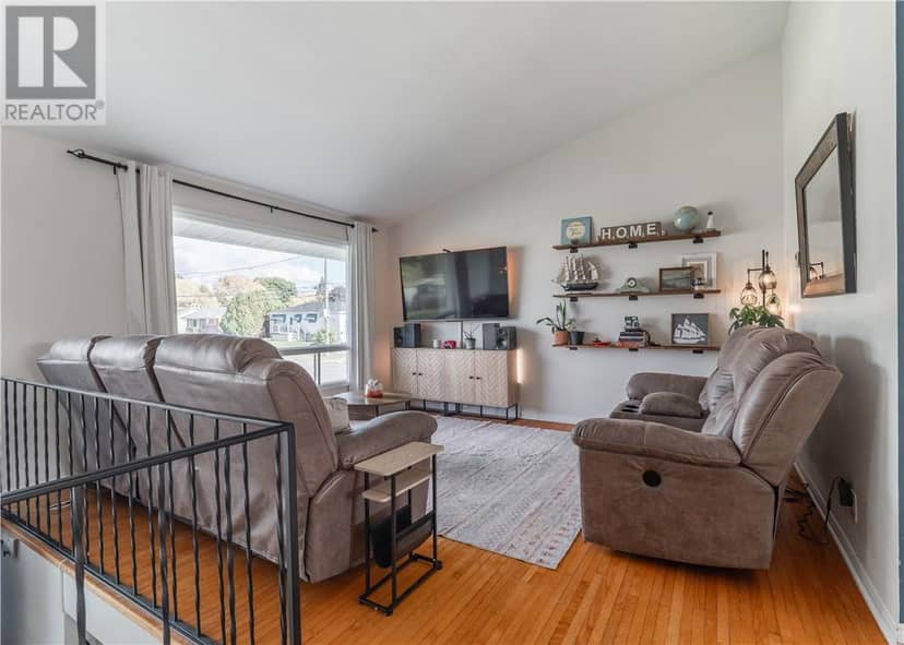 485 Alexander Street — photo 2 of 39