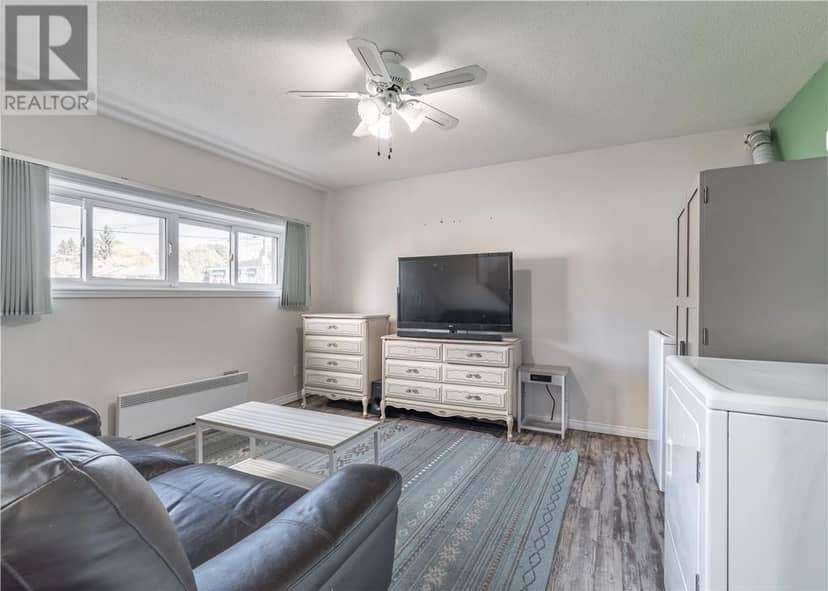 485 Alexander Street — photo 21 of 39