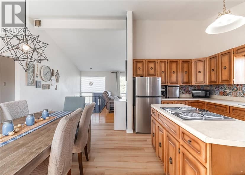 485 Alexander Street — photo 9 of 39