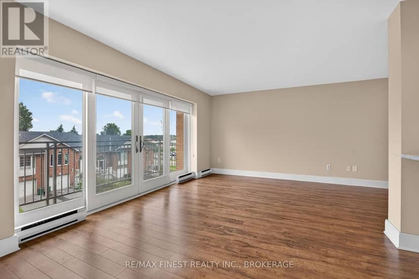 302 - 2 Bay Street — photo 13 of 40