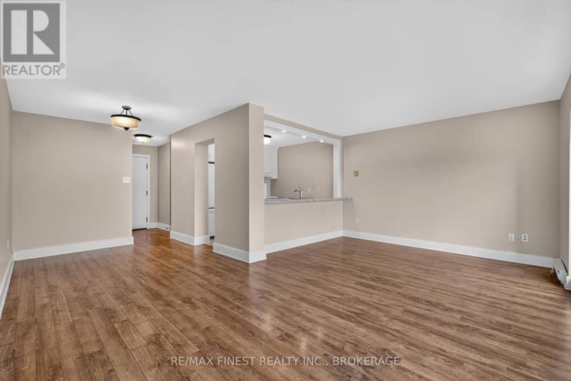 302 - 2 Bay Street — photo 15 of 40
