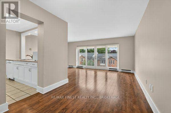 302 - 2 Bay Street — photo 19 of 40
