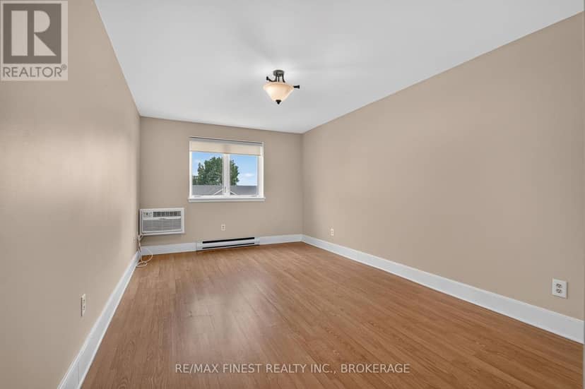 302 - 2 Bay Street — photo 22 of 40