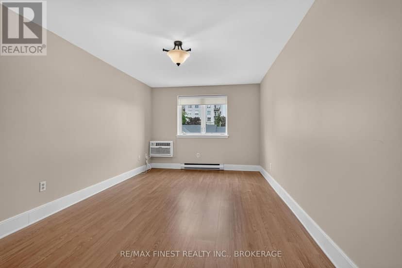 302 - 2 Bay Street — photo 23 of 40