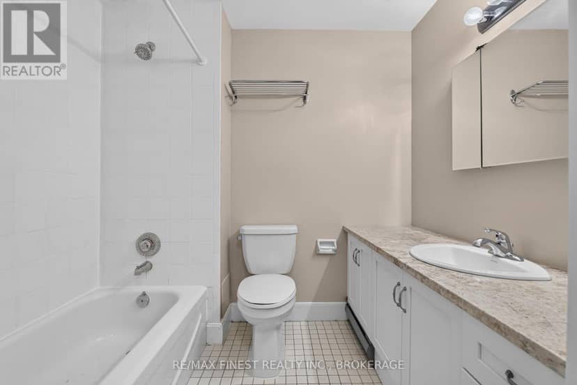 302 - 2 Bay Street — photo 29 of 40