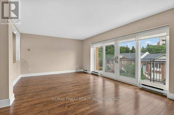 302 - 2 Bay Street — photo 9 of 40