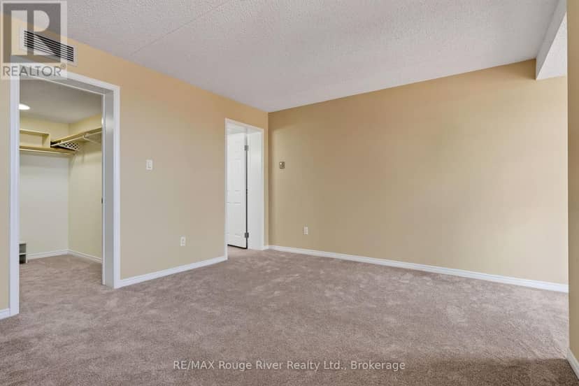 402 - 1 Queen Street — photo 19 of 31