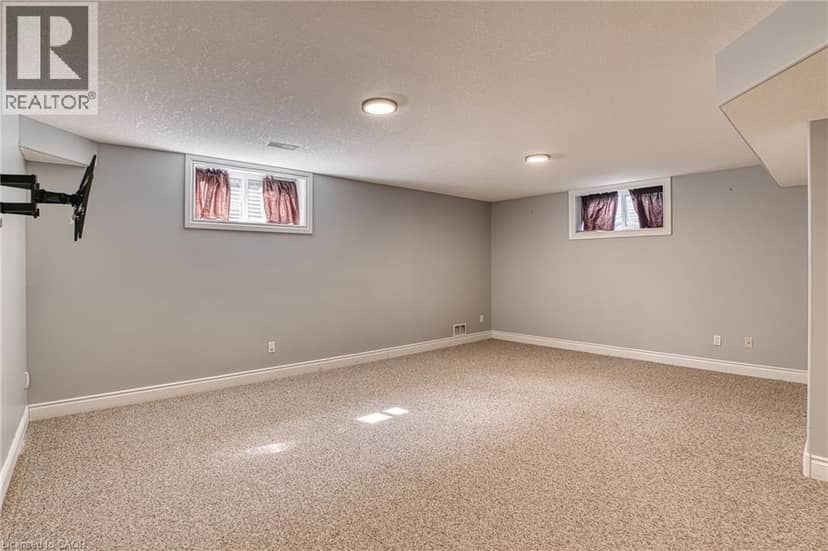 635 RIVERVIEW Drive — photo 27 of 40