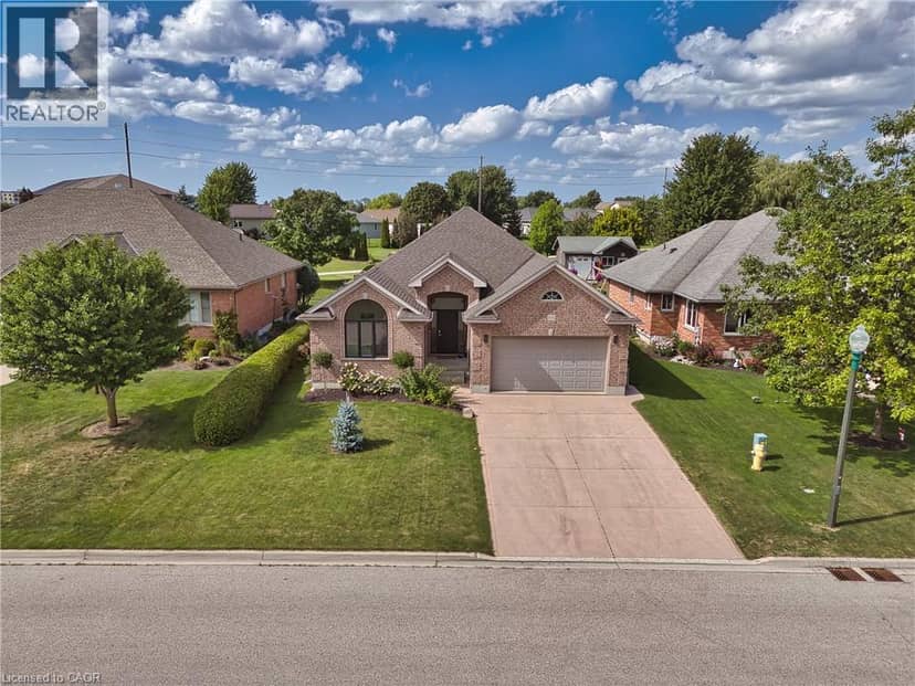 635 RIVERVIEW Drive — photo 3 of 40