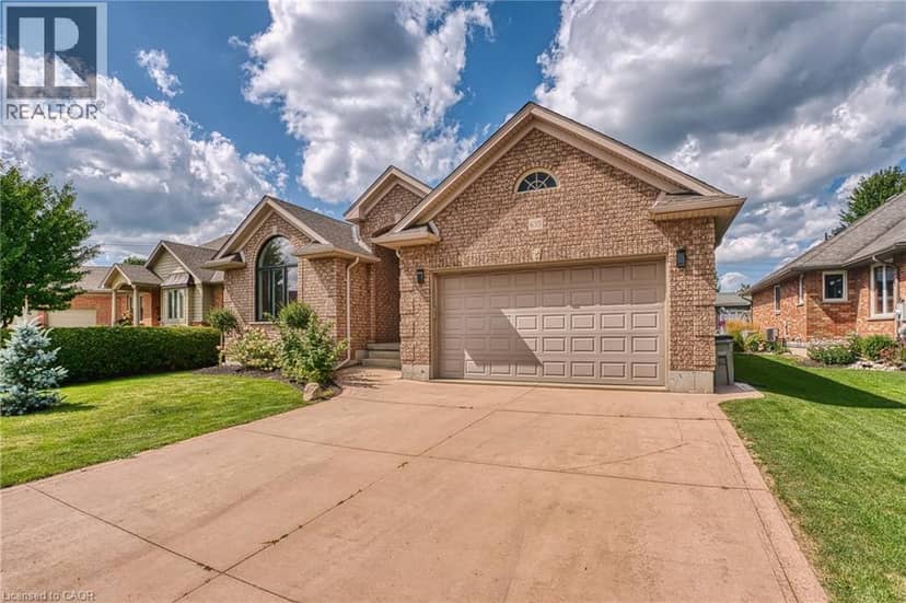 635 RIVERVIEW Drive — photo 2 of 40