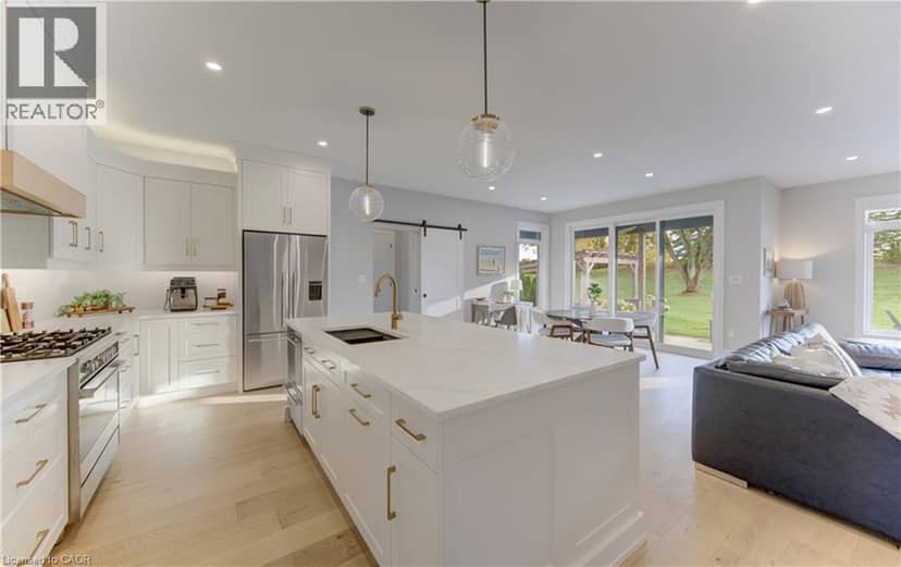 79 SUNSET HILLS Crescent — photo 10 of 40