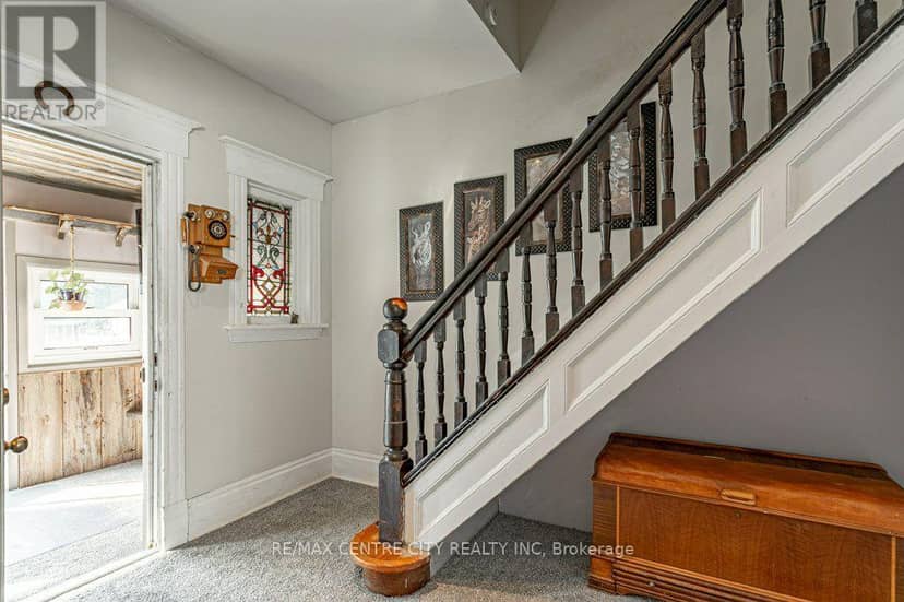 61 Alma Street — photo 5 of 40