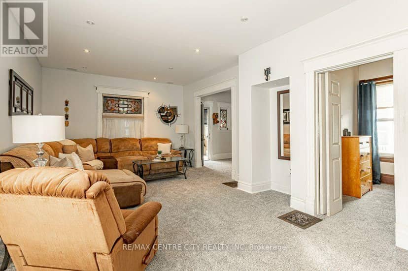 61 Alma Street — photo 9 of 40