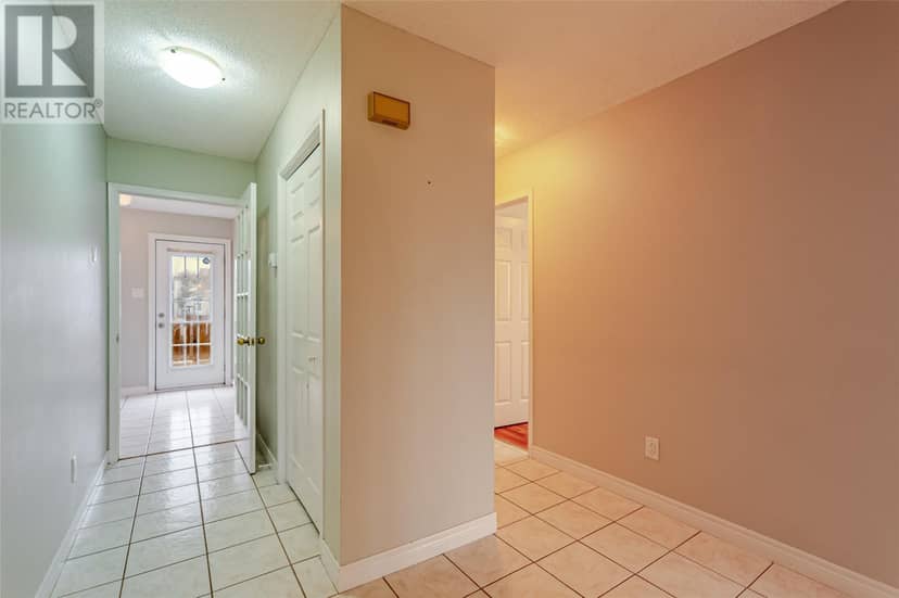 4 McGrath Crescent — photo 16 of 40