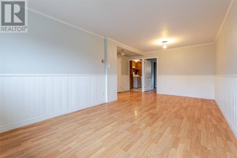 4 McGrath Crescent — photo 33 of 40