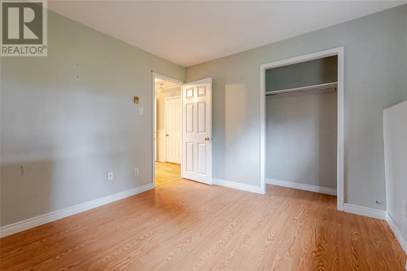 4 McGrath Crescent — photo 35 of 40