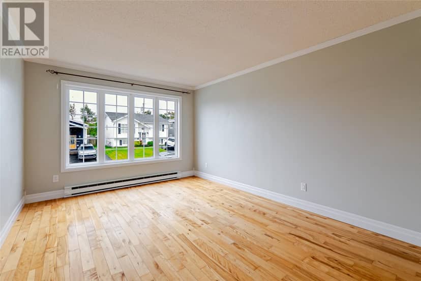 4 McGrath Crescent — photo 9 of 40