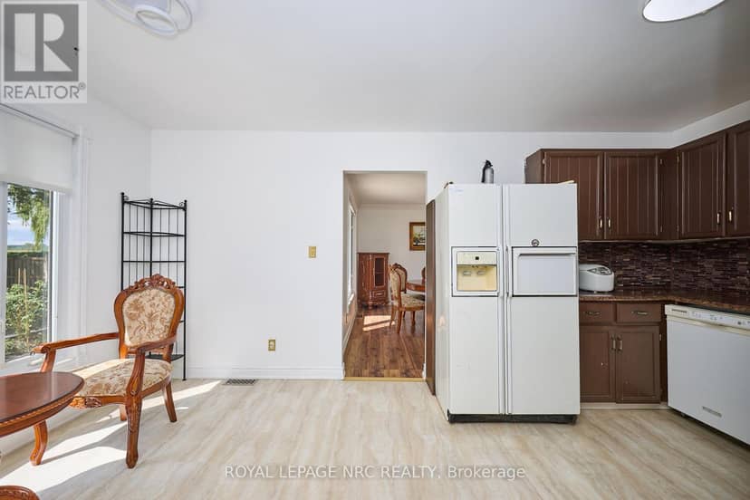4040 Lakeshore Road — photo 18 of 40