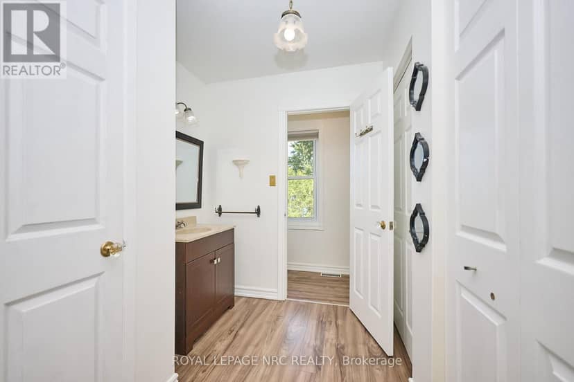 4040 Lakeshore Road — photo 26 of 40
