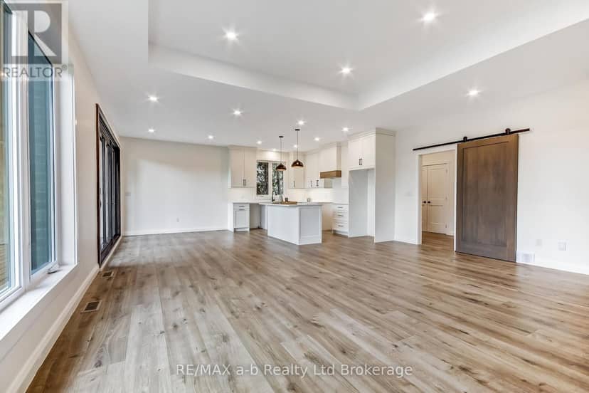 16 Cornwell Crescent — photo 12 of 34