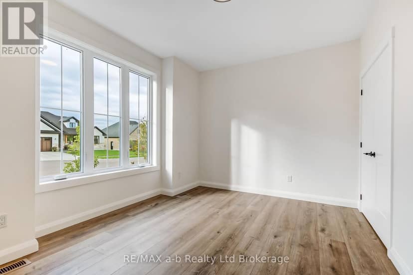16 Cornwell Crescent — photo 19 of 34