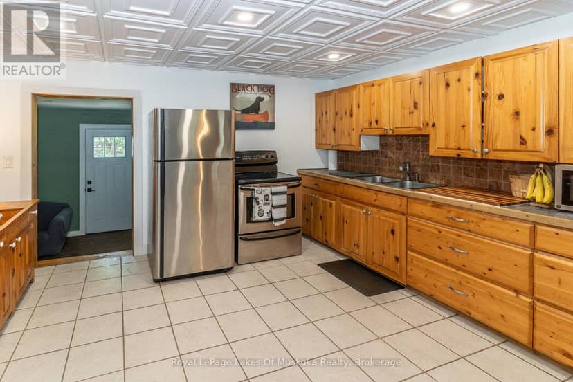 570 Pinedale Road — photo 9 of 32