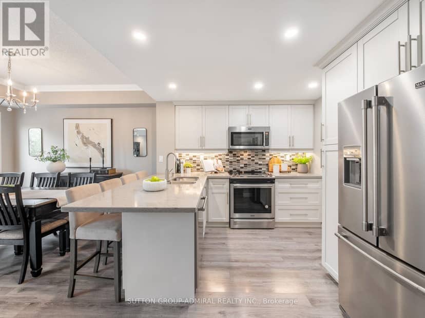 306 - 9 Greenbriar Road, Toronto, photo 2