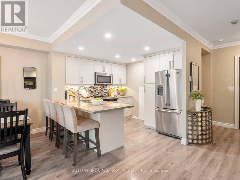 306 - 9 Greenbriar Road, Toronto, photo 4