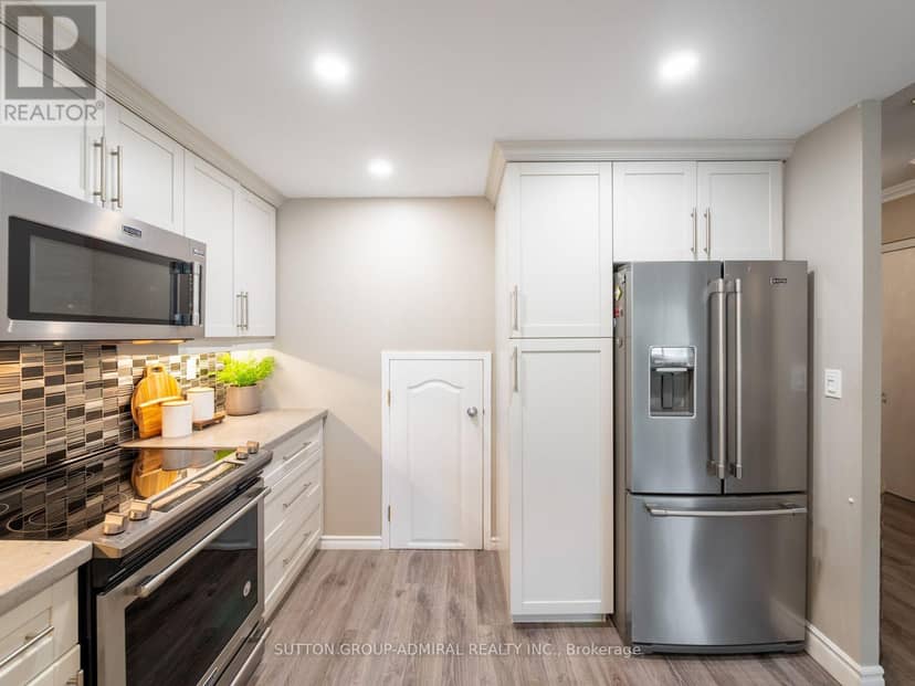 306 - 9 Greenbriar Road, Toronto, photo 7