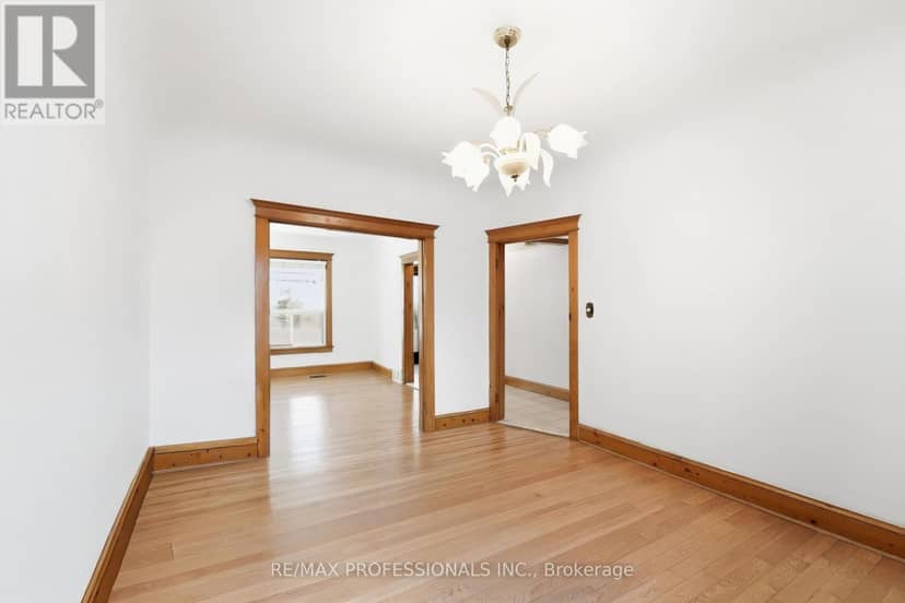 227 Montrose Avenue — photo 12 of 40
