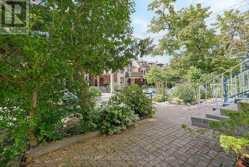 227 Montrose Avenue, Toronto, photo 3