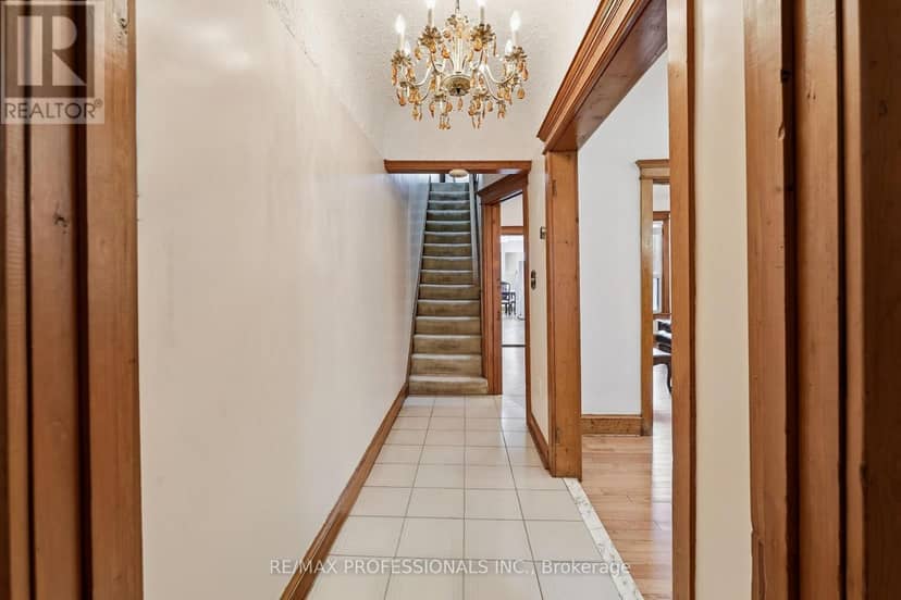 227 Montrose Avenue, Toronto, photo 6