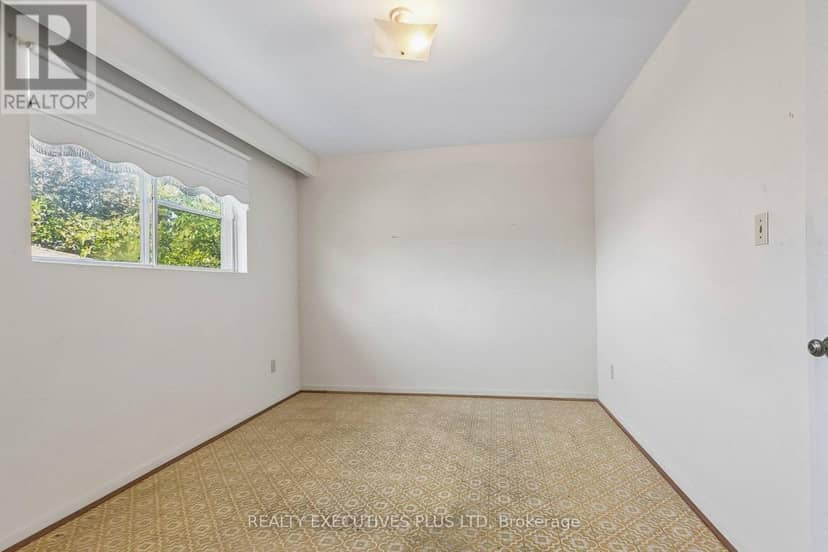 12 Mandel Crescent — photo 24 of 38