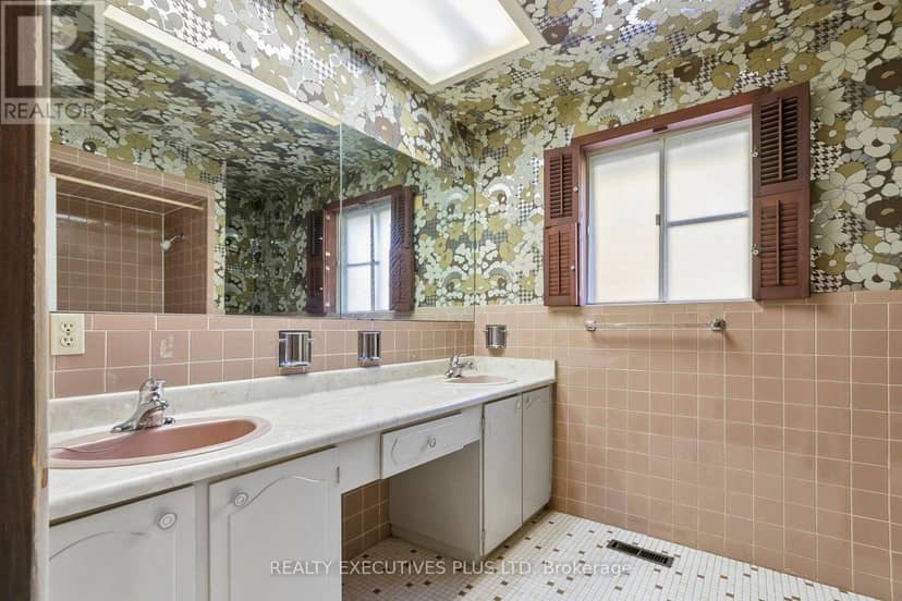 12 Mandel Crescent — photo 26 of 38