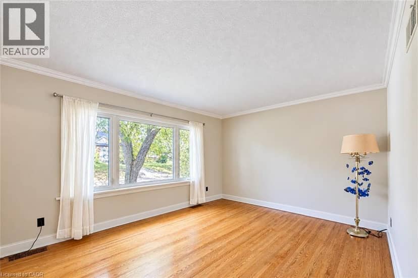 11 CRESTWOOD Avenue — photo 6 of 40