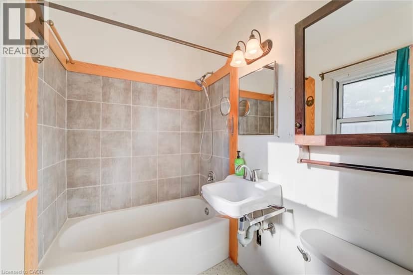 11 CRESTWOOD Avenue — photo 16 of 40