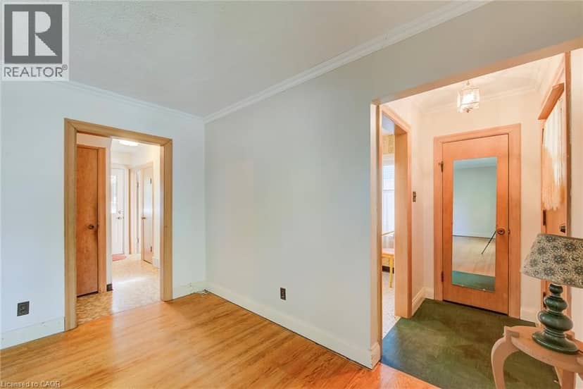 11 CRESTWOOD Avenue — photo 9 of 40