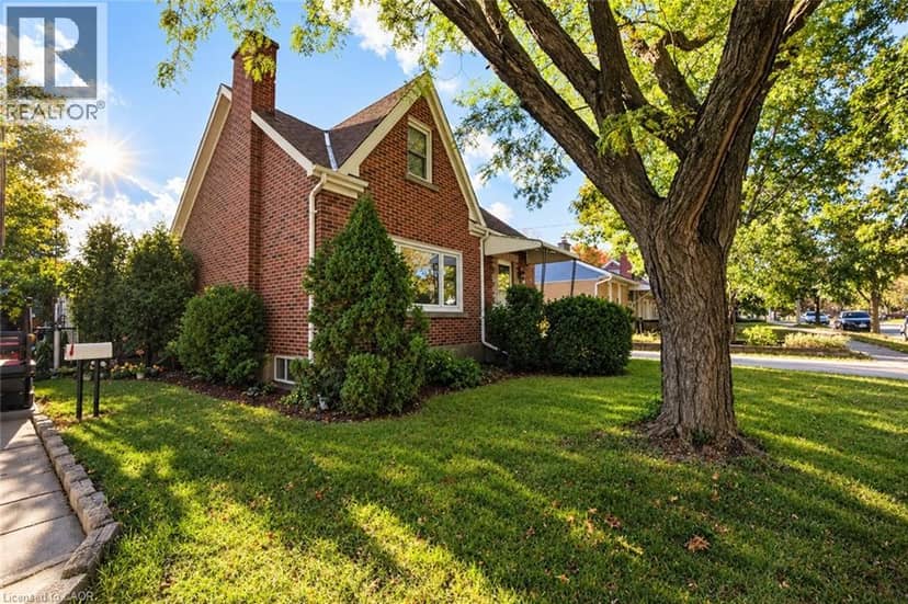 11 CRESTWOOD Avenue — photo 2 of 40